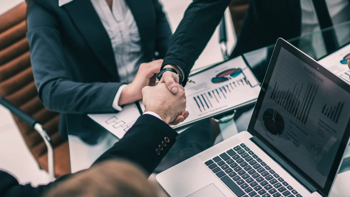 Jak legalnie i funkcjonalnie urządzić domek na działce ROD: przepisy, ogrzewanie, izolacja, aranżacja wnętrza i tańsze rozwiązania